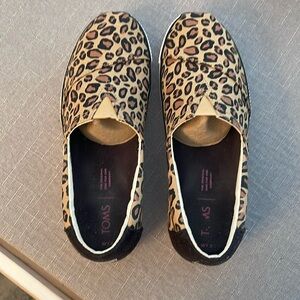 Leopard print Tom’s
